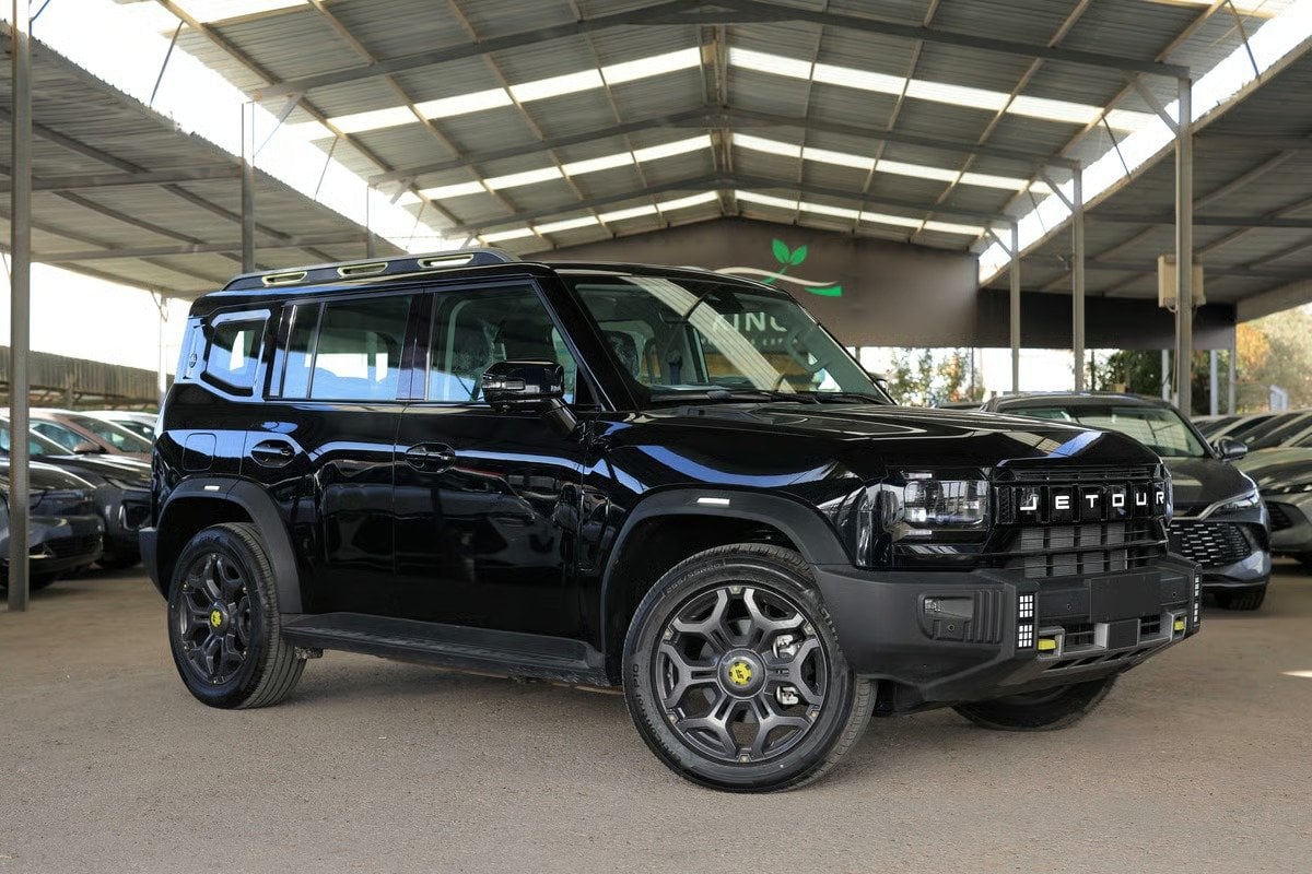 JETOUR T2 I-DM AWD 2027 باللون الأسود