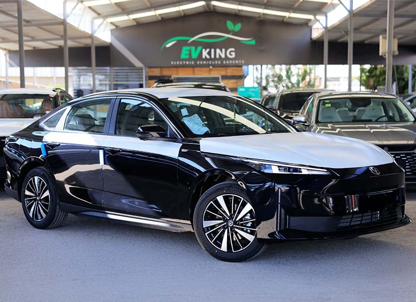 Changan Eado L3 2027 باللون الكحلي